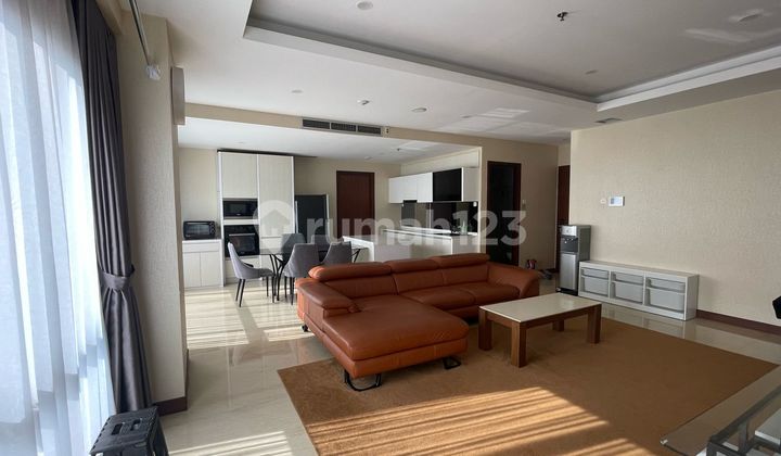 Luxury Hegarmanah Apartment with Private Elevator Fully Furnished Quick Sale.