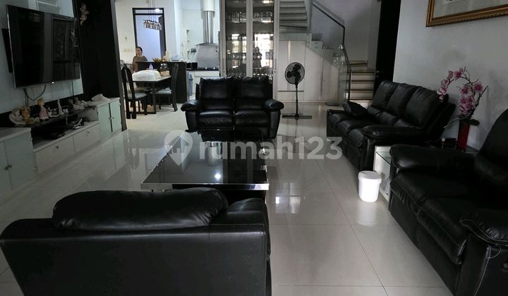 Rumah Mewah di Mekar Wangi, Jalan Lebar, Siap Pakai Sangat Bagus Dijual Rumah Mewah di Mekar Wangi, Jalan Lebar, Siap Pakai Sangat Bagus Dijual