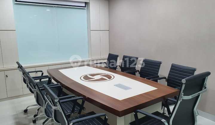 Luxury office building in the Asia Africa city center, equipped with elevator, basement for rent or sale.