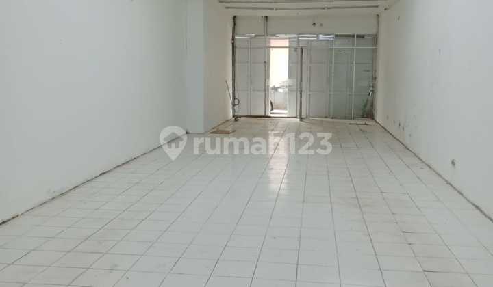 Strategic shop house in Cibadak, busy area, quick sale. 1