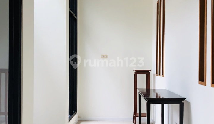 Dijual Cepat! Townhouse Nyaman dan Modern di Jakarta 1