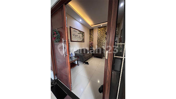 Rumah Hoek Pelangi Raya, Kelapa Gading 2