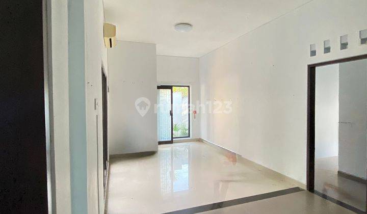 Strategic Cheap House Can Be Used For Office In Merdeka Renon 2