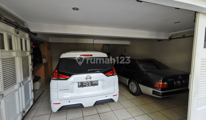 Rumah Mewah Jl Praja, Sangat asri, Nyaman Dan Strategis 4