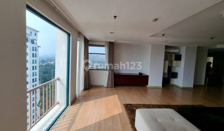 ruang keluarga golfhill terrace apartment pondok indah