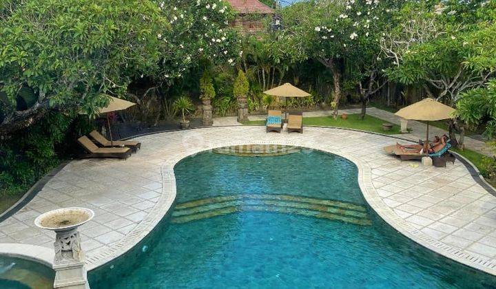 Spacious Villa In Seminyak Bali With Jacuzzi And Oversized Pool 2