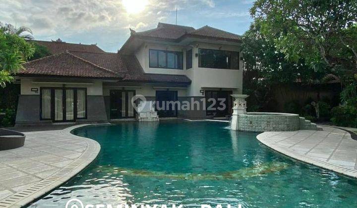 Spacious Villa In Seminyak Bali With Jacuzzi And Oversized Pool 1