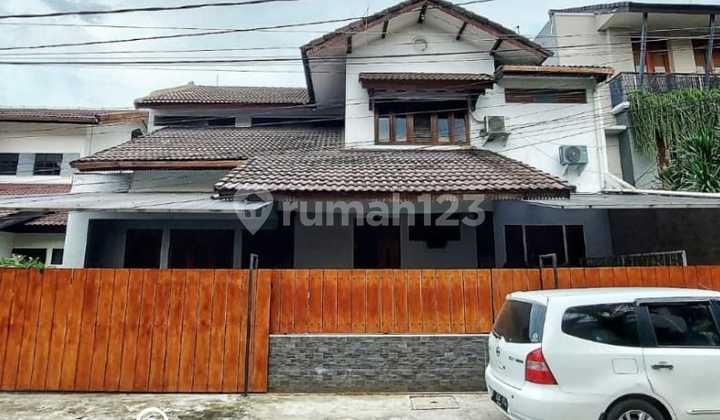 Rumah Lebak Bulus Cantik Asri Berhalaman Luas Rumah Lebak Bulus Cantik Asri Berhalaman Luas