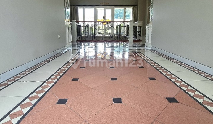 The Beautiful and Luxurious House Pondok Indah in a Prime Area 2