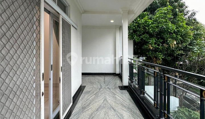 Pondok Indah House Newly Renovated In Front of Park 2