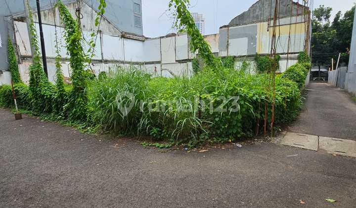 Senopati Area Land Plot, Corner Position, Ready to Build Senopati Area Land Plot, Corner Position, Ready to Build