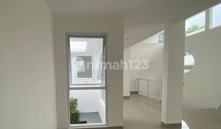 Rumah Baru Bagus Siap Huni 2 Lantai di Cirendeu 2