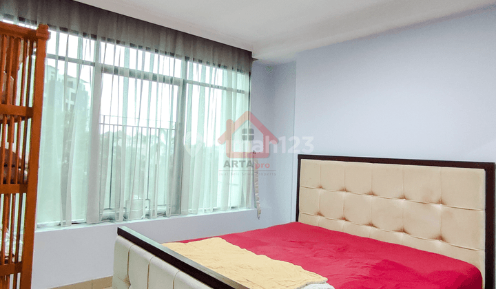 Apartement Hamptons Park 3 BR Semi Furnished Bagus 8