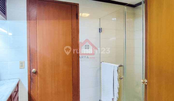 Rumah 2 Lantai Bagus Furnished SHM di Petukangan, Jakarta Selatan 2
