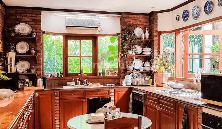 Rumah 2 Lantai Bagus Furnished SHM di Petukangan, Jakarta Selatan 3