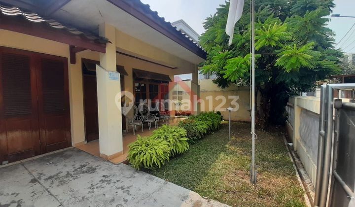 Dijual Rumah Lama 2 Lantai SHM Bagus di Kebayoran Lama