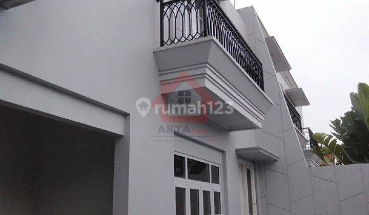 Dijual Rumah Brand New 3 Lantai Siap Huni di Brawijaya 1