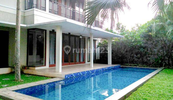 Rumah 3 Lantai Bagus Semi Furnished SHM di Kemang 1