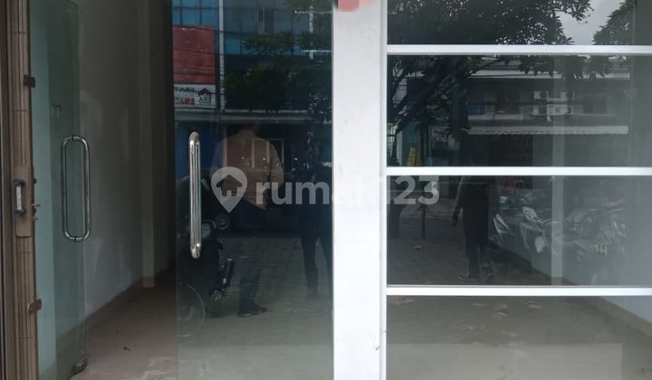 Good Quality 3-Story Shop House Ready for Use in Kesehatan Bintaro 2