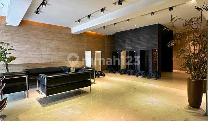 Good Ready-to-Use Building in Kebayoran Baru Commercial Area