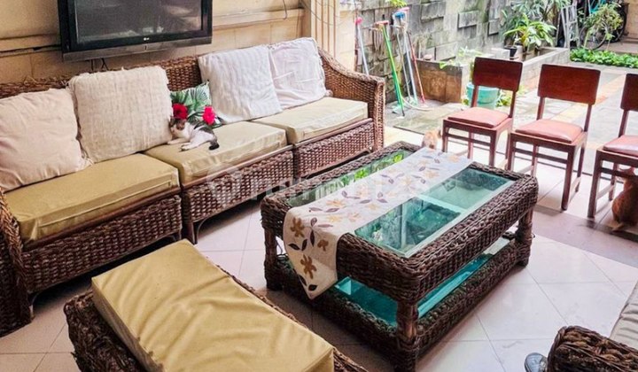 Rumah 2 Lantai + Rooftop Hot Sale di Tebet Rumah 2 Lantai + Rooftop Hot Sale di Tebet