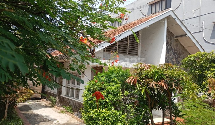 Rumah Lama Lokasi Bagus Dekat Stasiun MRT Fatmawati Rumah Lama Lokasi Bagus Dekat Stasiun MRT Fatmawati