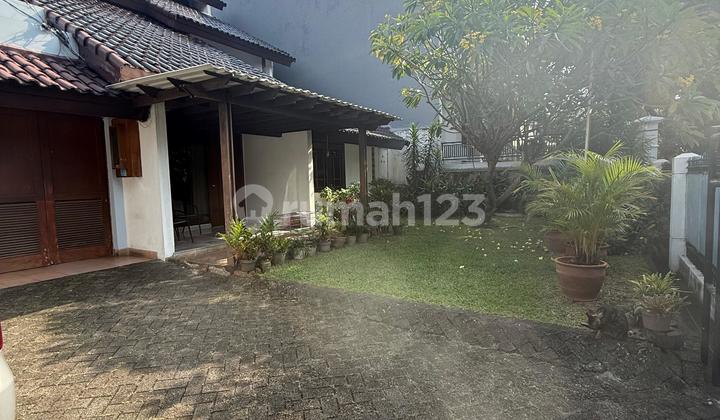 Dijual Rumah Lama Tetapi Masih Terawat Di Area Senopati, Kebayoran Baru, Jakarta Selatan - Prime Area 