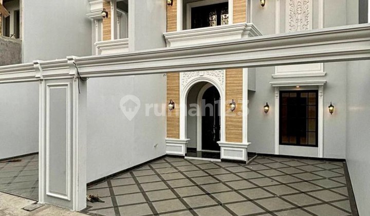 American Classic House + Rooftop di Jagakarsa