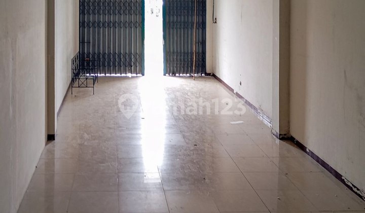 3.5-Storey Ready-to-Use Shop House in Cireundeu, South Tangerang 2