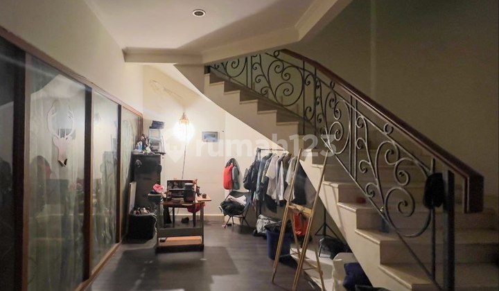 Rumah Klasik Modern Semi Furnished Di Menteng 2