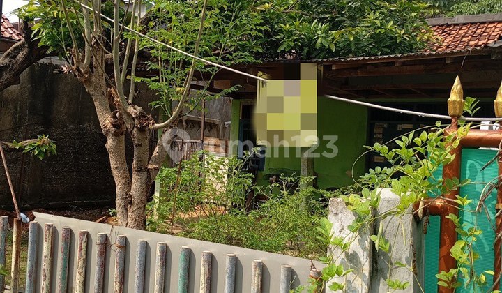 Old House Needs Renovation Strategic Location in Pondok Labu 2