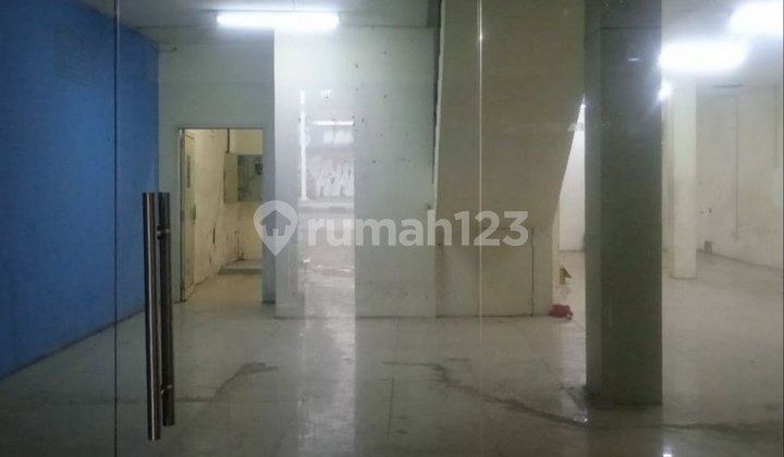 Ready-to-Use Connected Shophouse on Fatmawati Raya 2