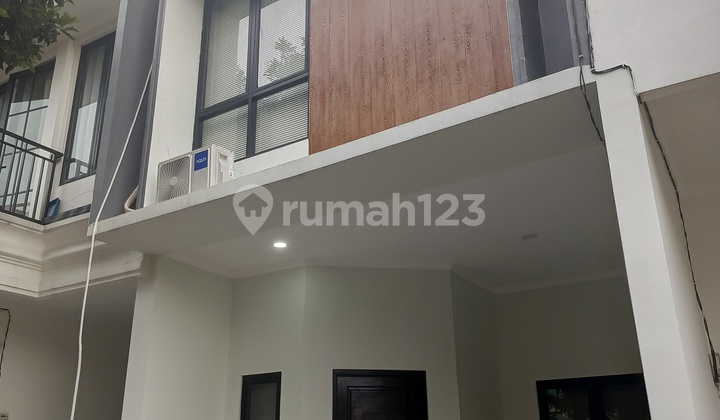 Rumah 3 Kamar Dipinggir Jalan Raya 2 Mobil 2