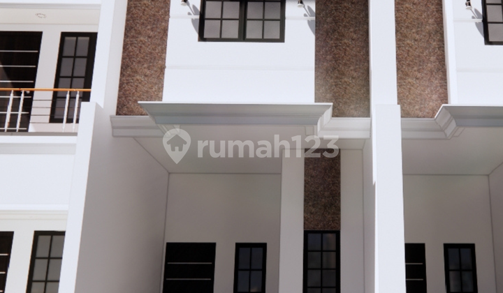 Rumah Lubang Buaya Dekat dengan Rs Haji Jakarta