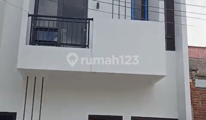 Rumah SHM Hanya 1 Kilometer Mall Graha Cijantung Jakarta Timur