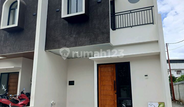 Rumah Lubang Buaya Selangkah ke Terminal Bus Pinang Ranti Rumah Lubang Buaya Selangkah ke Terminal Bus Pinang Ranti