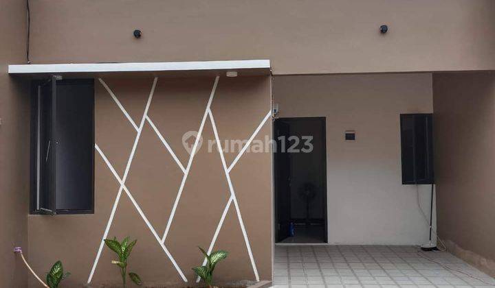 Rumah di Jalan Raya pondok gede Jakarta Timur SHM 1