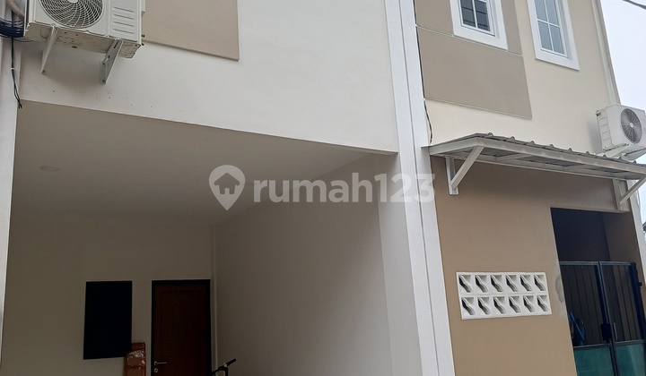 Rumah SHM Lubang Buaya 2 Kamar Tidur 1 Carport Rumah SHM Lubang Buaya 2 Kamar Tidur 1 Carport