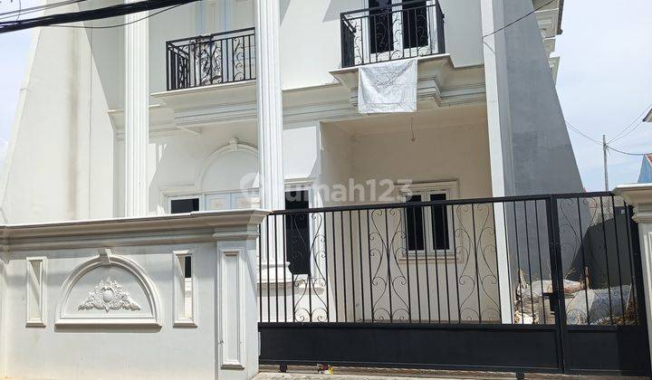 Rumah American Clasic Lapang Tembak Cibubur Jakarta 2