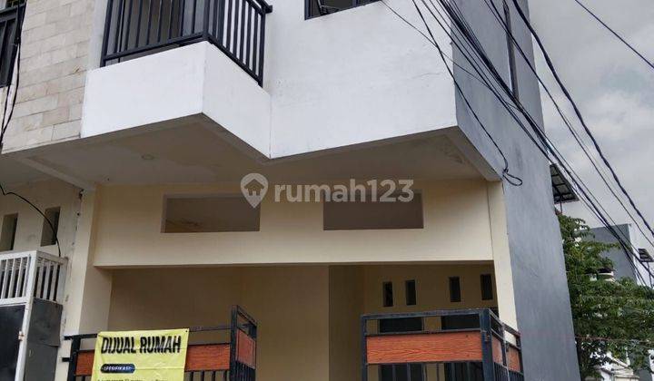 Rumah 5 Menit Ke Stasiun Kereta Api Pasar Senen  1