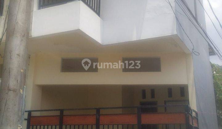 Rumah 5 Menit Ke Stasiun Kereta Api Pasar Senen  2