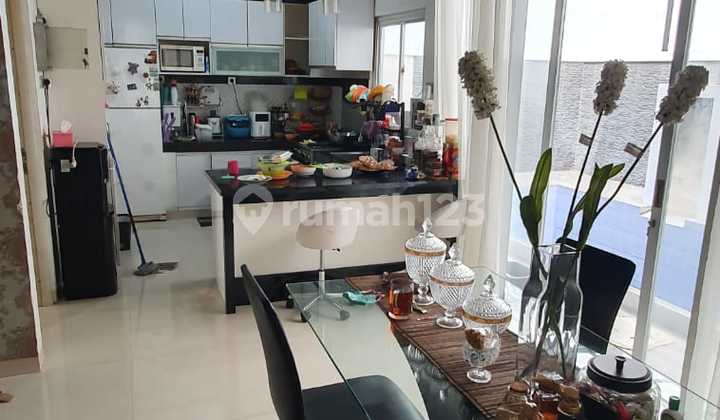 Rumah 2 Lantai 5 Menit ke Pintu Tol Cibubur