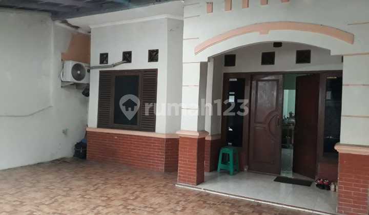 Ready to Occupy 2-Story House in Strategic Sawangan Depok
