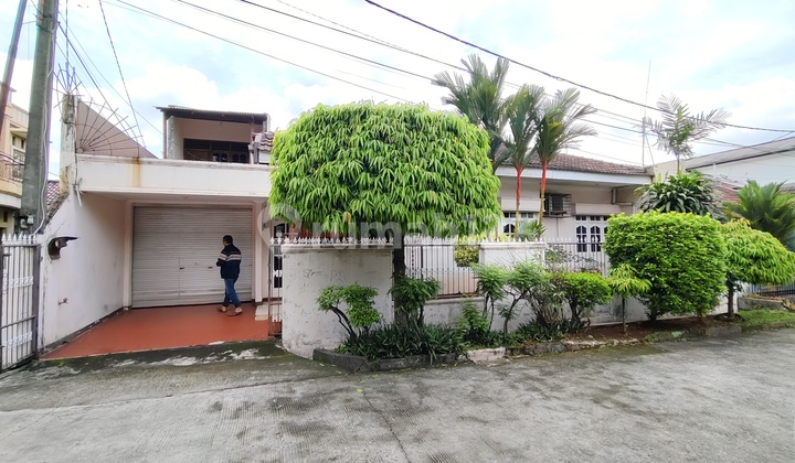 Wide Land House in Tugu Cimanggis, Depok