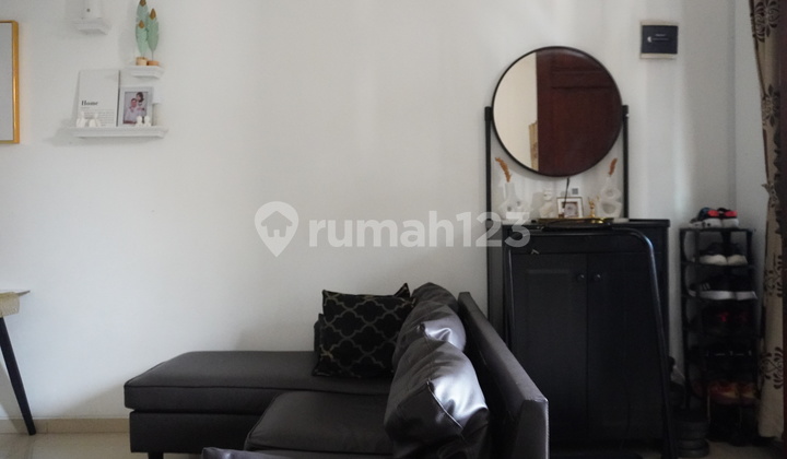 Rumah 2 Lantai Semi Furnished di Kalisari 2