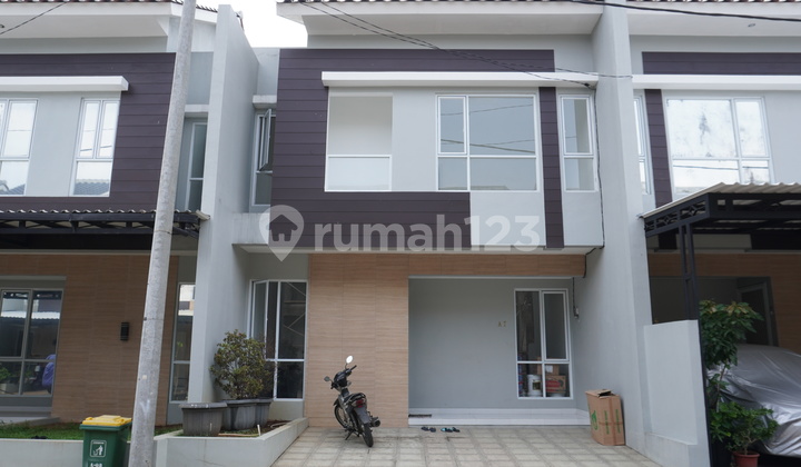 Rumah Eksklusif 2 Lantai Dekat Pintu Toll Jatiwarna