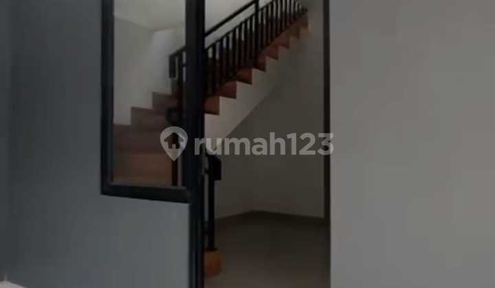 Rumah 2 Lantai Dekat Pintu Toll Jatiasih 2