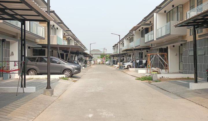 rumah 2 lantai golden city dekat stasiun bekasi  2