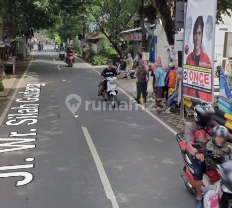 For Rent: Houses within a Gated Community (Single Gate System) with Facilities: Swimming Pool, Mosque. Location: Jagakarsa, South Jakarta. 2