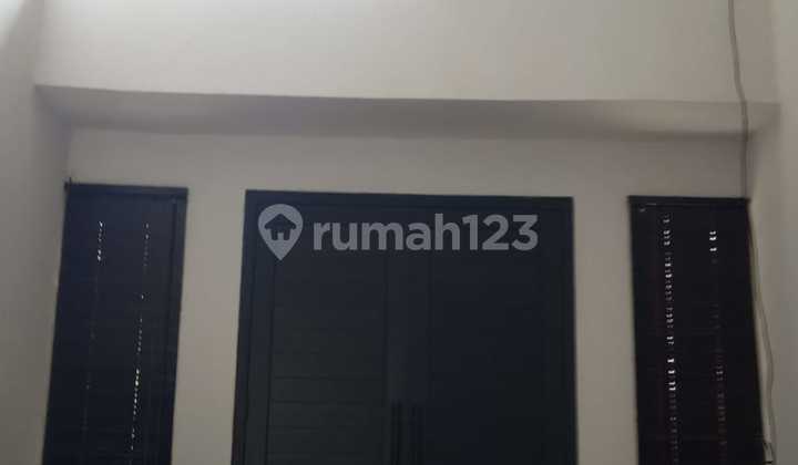 Murah! Rumah dekat Sultan Andara, 2 Menit ke Gerbang Tol, Pangkalan Jati, Cinere, Depok, Jawa Barat